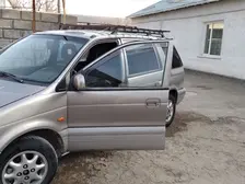 Mitsubishi Space Wagon, 2000