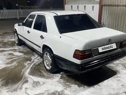 Mercedes-Benz E 300 1989 года за 1 150 000 тг. в Караганда – фото 7