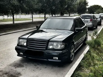 Mercedes-Benz E 220 1993 года за 5 800 000 тг. в Астана – фото 2