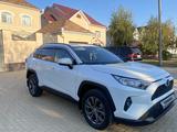 Toyota RAV4 2022 года за 20 500 000 тг. в Уральск – фото 4