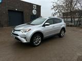 Toyota RAV4 2015 года за 9 000 000 тг. в Уральск – фото 2