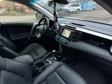 Toyota RAV4 2015 года за 9 000 000 тг. в Уральск – фото 4