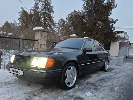 Mercedes-Benz E 320 1992 года за 3 500 000 тг. в Алматы – фото 2