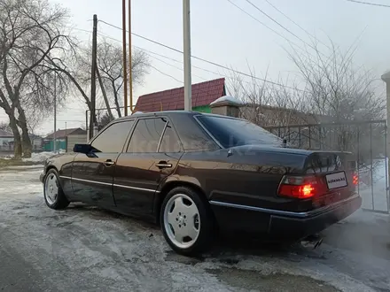 Mercedes-Benz E 320 1992 года за 3 500 000 тг. в Алматы – фото 3