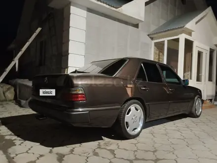 Mercedes-Benz E 320 1992 года за 3 500 000 тг. в Алматы – фото 8