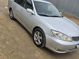 Toyota Camry 2004 года за 4 300 000 тг. в Жанаозен – фото 2