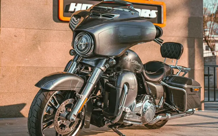 Harley-Davidson  Street Glide Special 2015 годаүшін9 900 000 тг. в Алматы