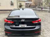 Hyundai Elantra 2017 года за 5 300 000 тг. в Уральск – фото 4