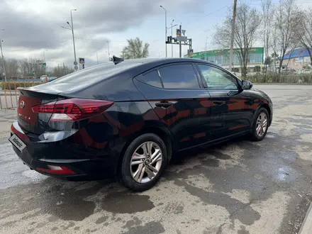 Hyundai Elantra 2019 года за 5 500 000 тг. в Уральск – фото 4