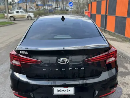 Hyundai Elantra 2019 года за 5 500 000 тг. в Уральск – фото 5