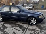 Mercedes-Benz C 200 1997 года за 1 900 000 тг. в Караганда – фото 2