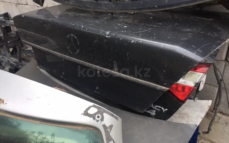 Крышка багажника на w124үшін15 000 тг. в Алматы