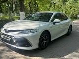 Toyota Camry 2021 года за 17 200 000 тг. в Шымкент