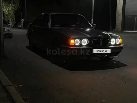 BMW 525 1990 года за 1 400 000 тг. в Сарканд