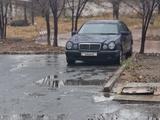 Mercedes-Benz E 280 1997 года за 2 700 000 тг. в Атырау – фото 2