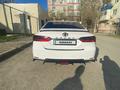 Toyota Camry 2021 года за 12 000 000 тг. в Атырау – фото 3