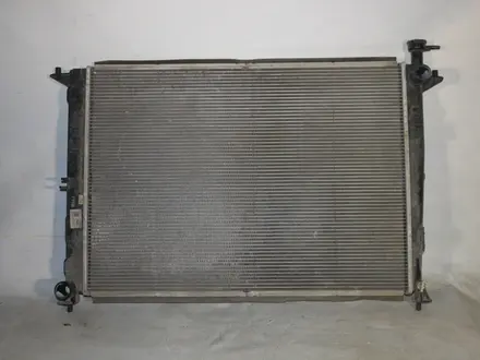 Радиатор охлаждения двигателя Hyundai Santa Fe за 50 000 тг. в Караганда