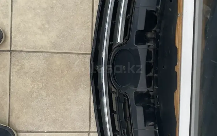 Оригинальная б/у решетка Toyota Corolla 150 за 25 000 тг. в Актобе