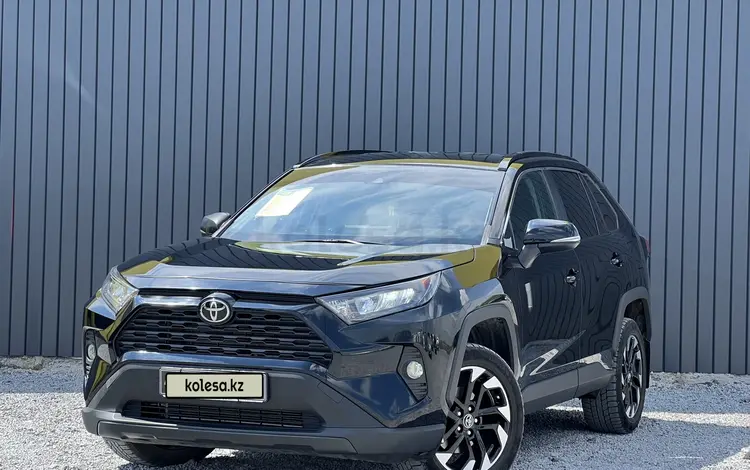 Toyota RAV4 2021 года за 15 990 000 тг. в Актобе