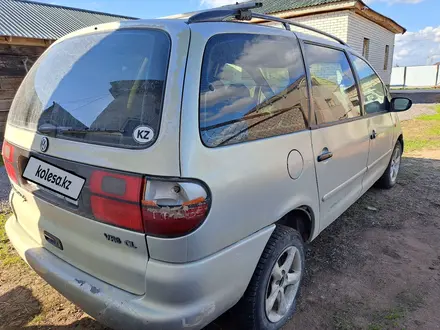 Volkswagen Sharan 1997 года за 1 250 000 тг. в Актобе – фото 3