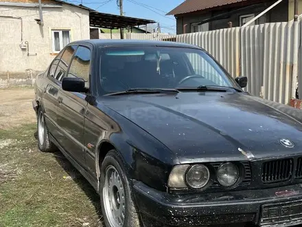BMW 520 1991 года за 800 000 тг. в Шу – фото 2