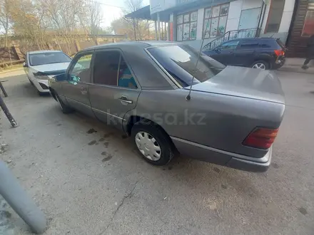 Mercedes-Benz E 200 1991 года за 700 000 тг. в Шымкент – фото 4