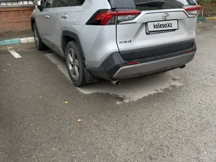 Toyota RAV4 2020 года за 11 500 000 тг. в Актобе – фото 4