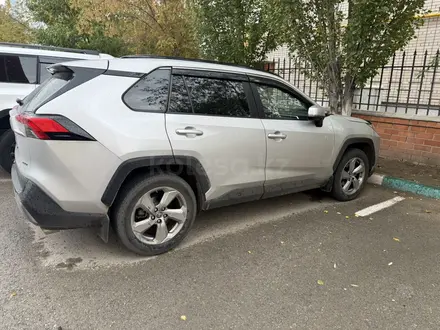 Toyota RAV4 2020 года за 11 500 000 тг. в Актобе – фото 3