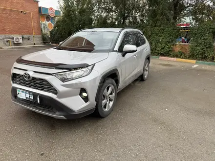 Toyota RAV4 2020 года за 11 500 000 тг. в Актобе