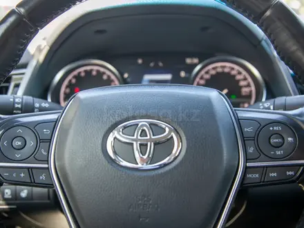 Toyota Camry 2023 года за 15 500 000 тг. в Алматы – фото 17