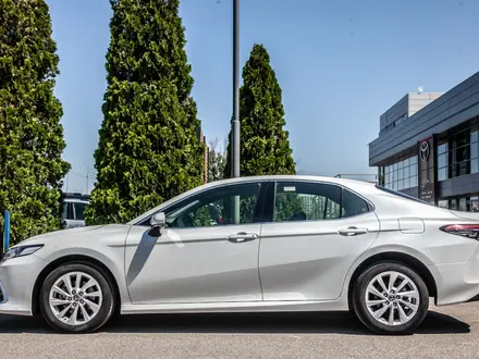 Toyota Camry 2023 года за 15 500 000 тг. в Алматы – фото 4