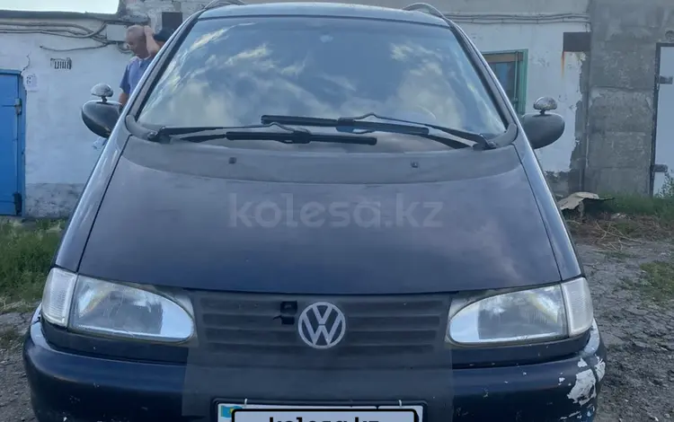 Volkswagen Sharan 1996 годаfor2 500 000 тг. в Караганда