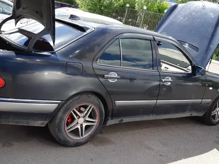 Mercedes-Benz E 230 1997 года за 3 900 000 тг. в Петропавловск – фото 5