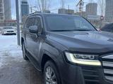 Toyota Land Cruiser 2022 года за 57 500 000 тг. в Астана – фото 2