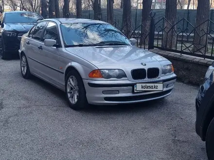 BMW 320 1998 года за 2 900 000 тг. в Алматы