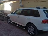 Volkswagen Touareg 2004 года за 3 000 000 тг. в Кызылорда – фото 3