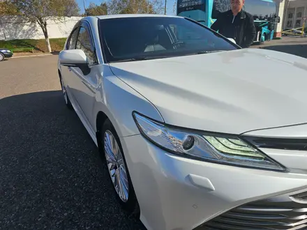 Toyota Camry 2018 года за 13 800 000 тг. в Шымкент – фото 6