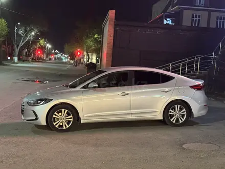 Hyundai Elantra 2018 года за 7 000 000 тг. в Павлодар – фото 2