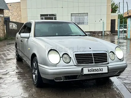 Mercedes-Benz E 200 1997 года за 2 200 000 тг. в Караганда – фото 3