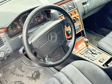 Mercedes-Benz E 200 1997 года за 2 200 000 тг. в Караганда – фото 5