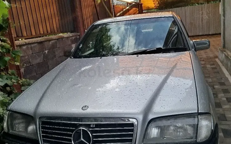 Mercedes-Benz C 220 1995 года за 1 800 000 тг. в Алматы