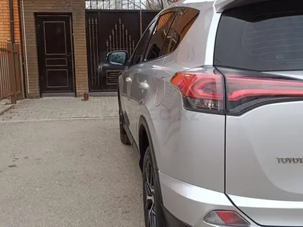 Toyota RAV4 2018 года за 10 900 000 тг. в Актобе – фото 11