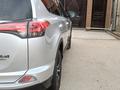 Toyota RAV4 2018 года за 10 900 000 тг. в Актобе – фото 12