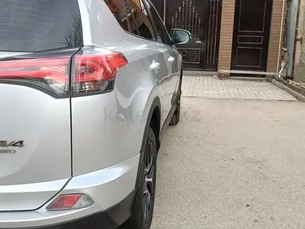 Toyota RAV4 2018 года за 10 900 000 тг. в Актобе – фото 12