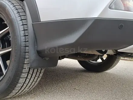 Toyota RAV4 2018 года за 10 900 000 тг. в Актобе – фото 17