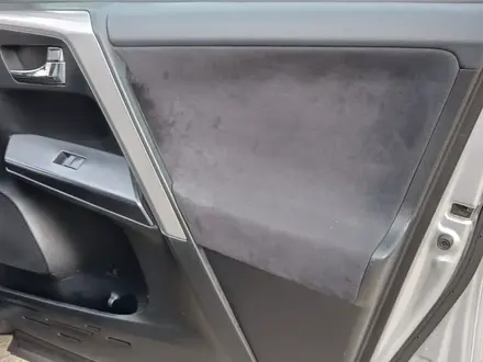 Toyota RAV4 2018 года за 10 900 000 тг. в Актобе – фото 21