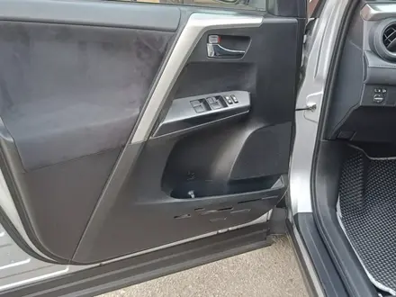 Toyota RAV4 2018 года за 10 900 000 тг. в Актобе – фото 22