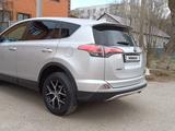 Toyota RAV4 2018 года за 10 900 000 тг. в Актобе – фото 4