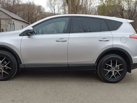 Toyota RAV4 2018 года за 10 900 000 тг. в Актобе – фото 5
