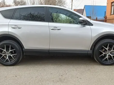 Toyota RAV4 2018 года за 10 900 000 тг. в Актобе – фото 6